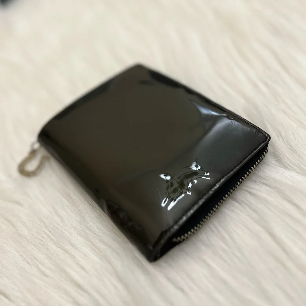 PAUL SMITH - BLACK PATENT LEATHER COMPACT BIFOLD ZIP WALLET